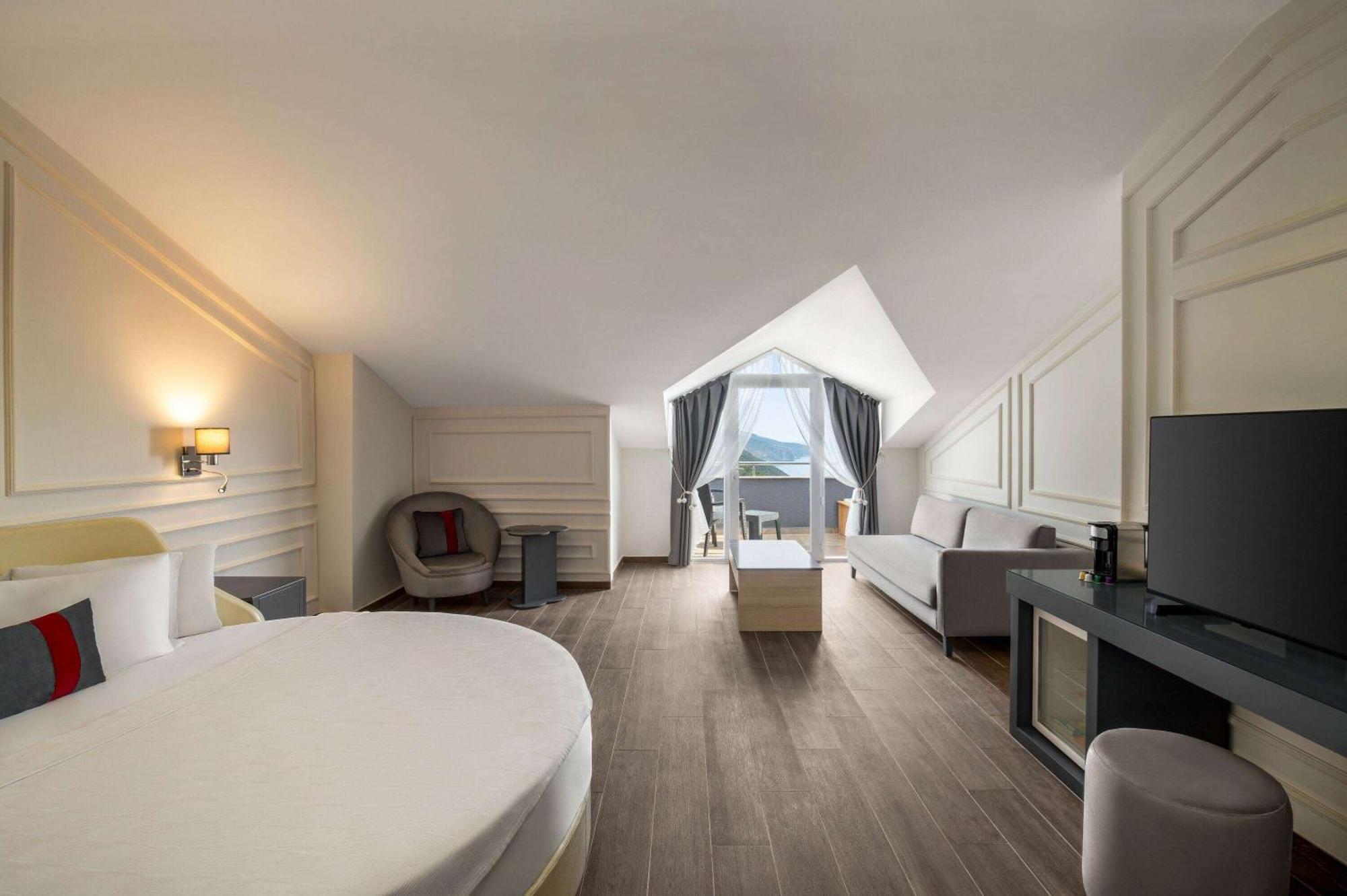 Hotel Ramada By Wyndham Fethiye Oludeniz Adult Only Exterior foto