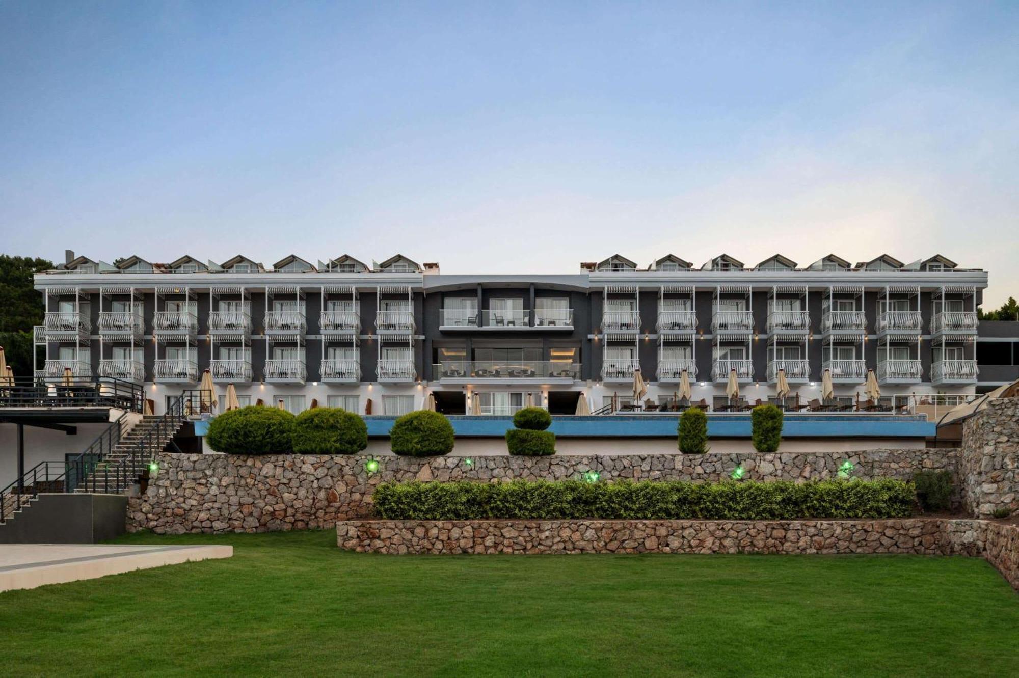 Hotel Ramada By Wyndham Fethiye Oludeniz Adult Only Exterior foto